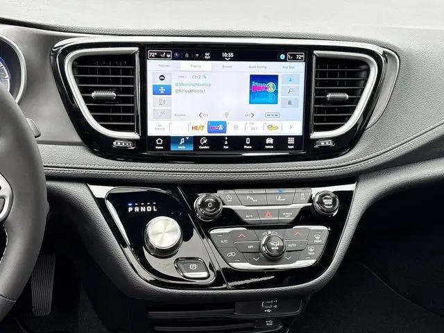 2026 Chrysler Pacifica Select AWD