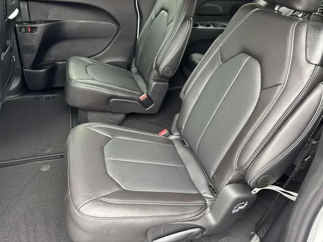 2026 Chrysler Pacifica Select AWD