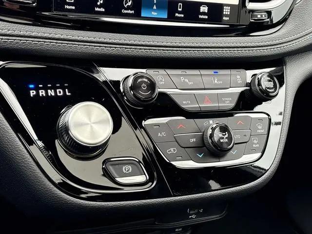 2026 Chrysler Pacifica Select AWD