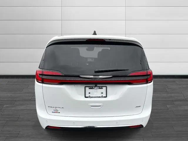 2026 Chrysler Pacifica Select AWD