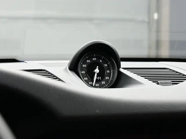 2025 Porsche 911 Carrera