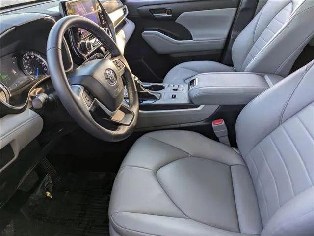 2024 Toyota Highlander Hybrid XLE