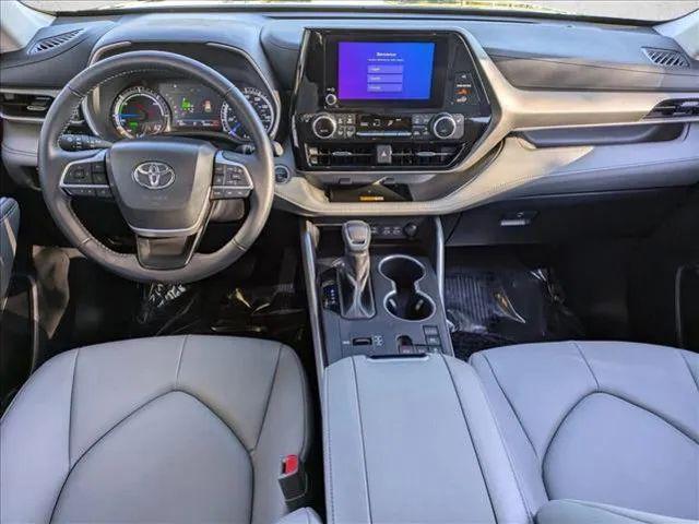 2024 Toyota Highlander Hybrid XLE
