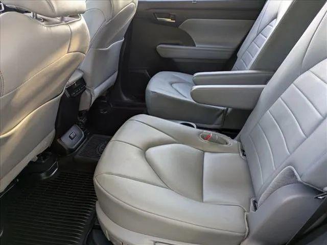 2024 Toyota Highlander Hybrid XLE