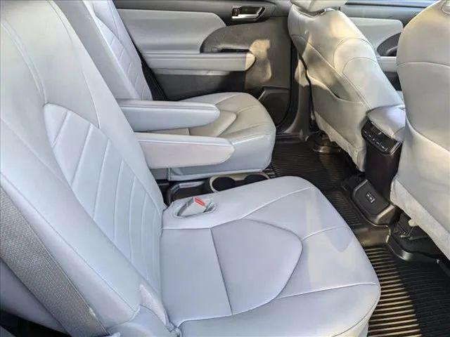 2024 Toyota Highlander Hybrid XLE