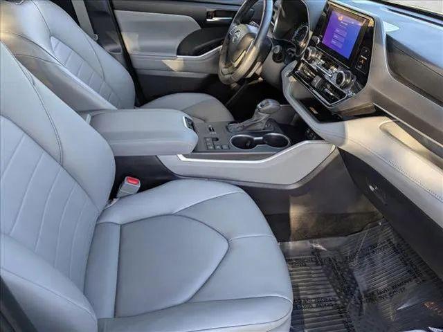 2024 Toyota Highlander Hybrid XLE