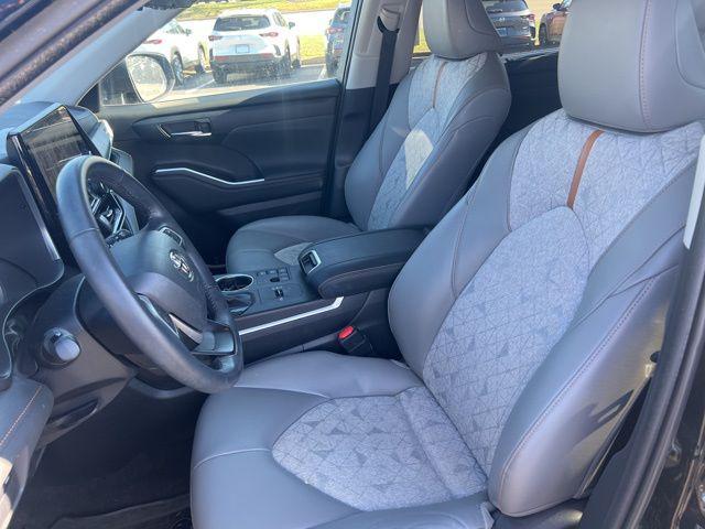 2023 Toyota Highlander Hybrid XLE Bronze 2023 Toyota Highlander Hybrid XLE Bronze