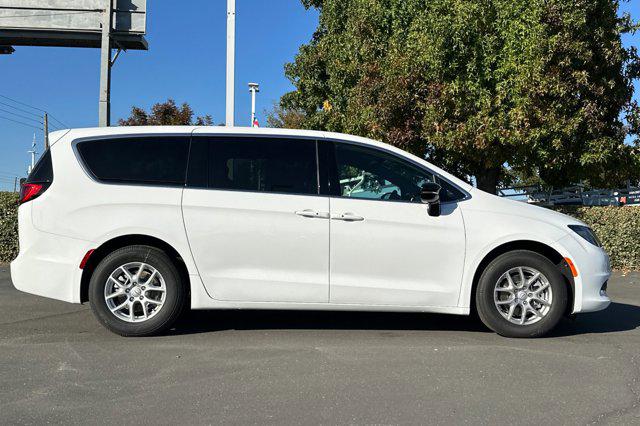 2026 Chrysler Voyager LX