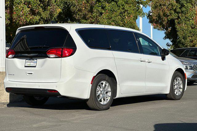 2026 Chrysler Voyager LX