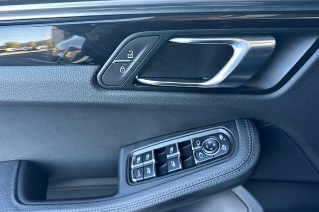 2021 Porsche Macan AWD