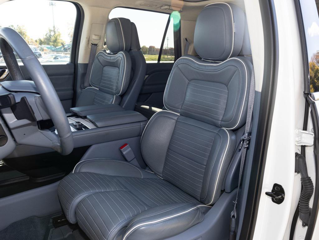 2023 Lincoln Navigator L photo 3