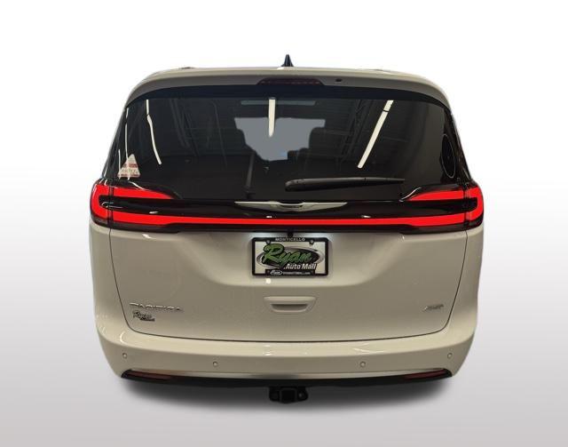 2026 Chrysler Pacifica Pinnacle AWD