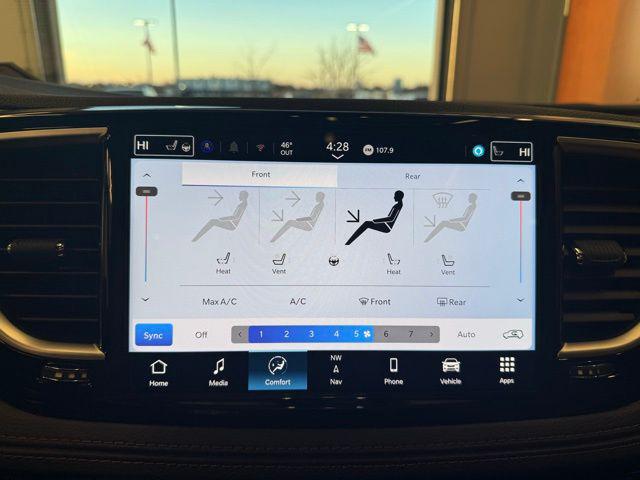 2026 Chrysler Pacifica Pinnacle AWD