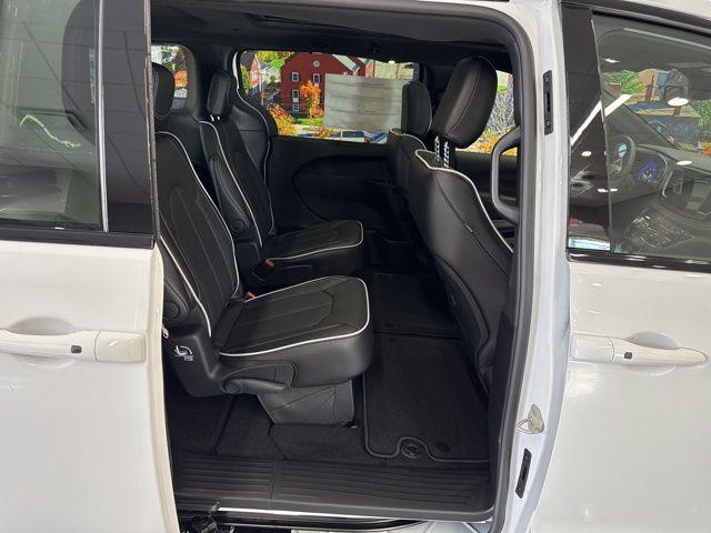 2026 Chrysler Pacifica Limited AWD