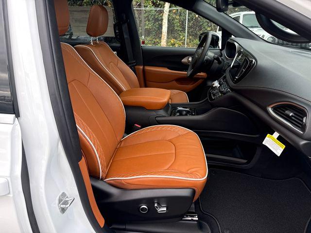 2026 Chrysler Pacifica Pinnacle AWD