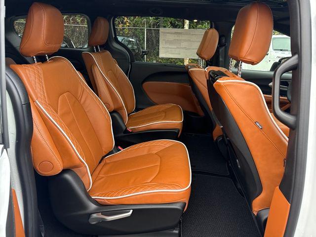 2026 Chrysler Pacifica Pinnacle AWD
