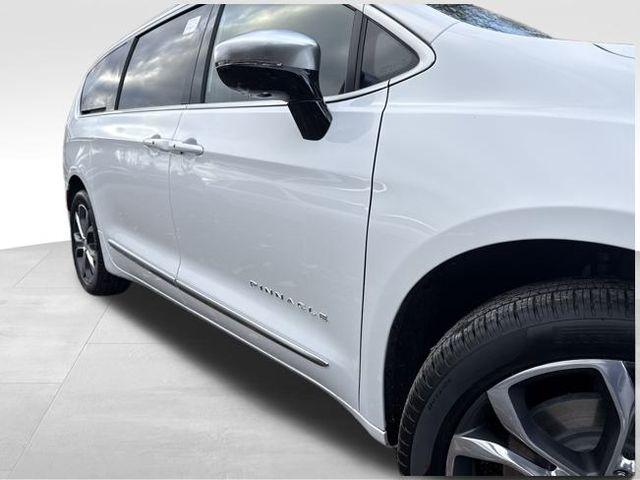 2026 Chrysler Pacifica Pinnacle AWD
