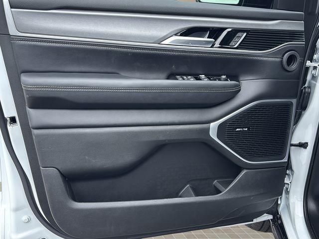 2026 Jeep Grand Wagoneer 4x2