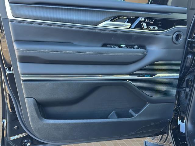 2026 Jeep Grand Wagoneer Summit Obsidian 4x4