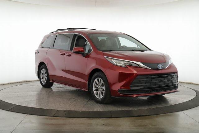 2022 Toyota Sienna LE 2022 Toyota Sienna LE