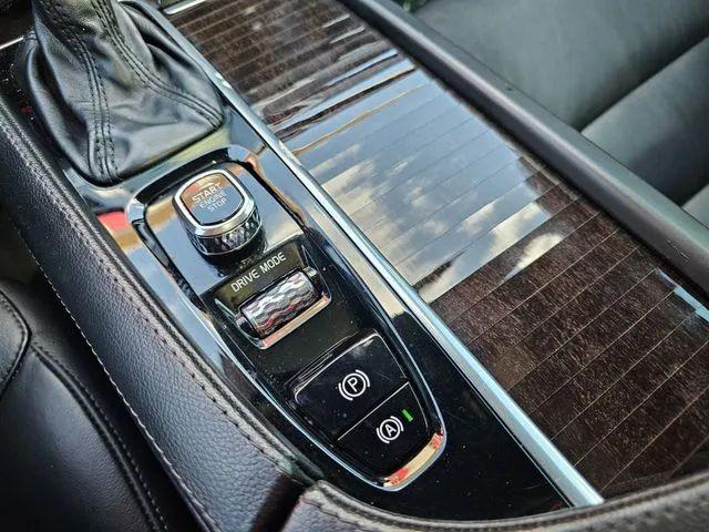 2019 Volvo XC90 T5 Momentum