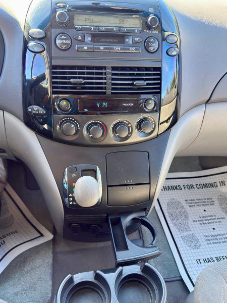2004 Toyota Sienna LE