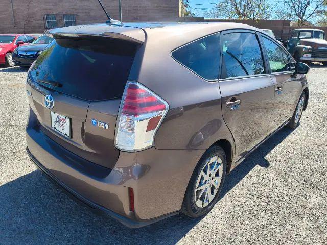 2016 Toyota Prius v Two