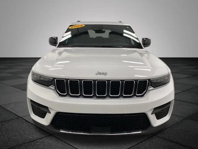 2025 Jeep Grand Cherokee Laredo X 4x4