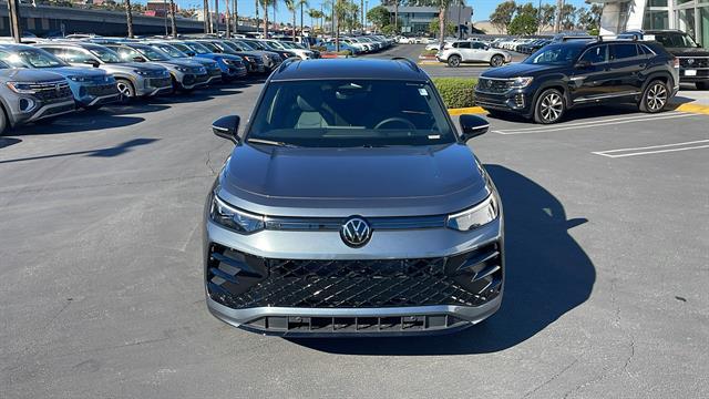 2025 Volkswagen Tiguan 2.0T SE R-Line Black