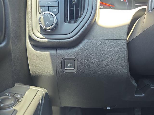 2025 GMC Sierra 1500 4WD Regular Cab Standard Box Pro