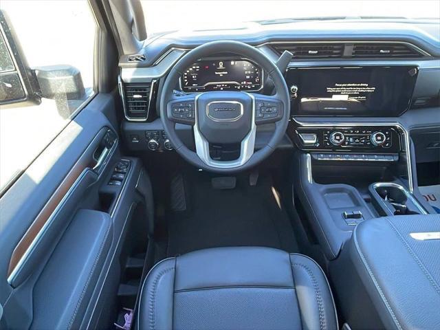 2025 GMC Sierra 2500HD 4WD Crew Cab Standard Bed Denali