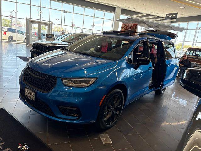 2026 Chrysler Pacifica Select AWD