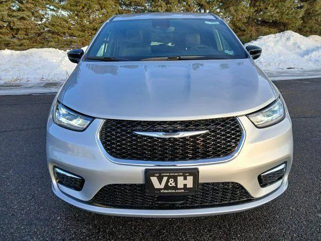 2026 Chrysler Pacifica Select AWD