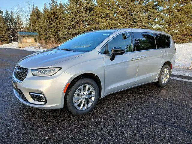 2026 Chrysler Pacifica Select AWD
