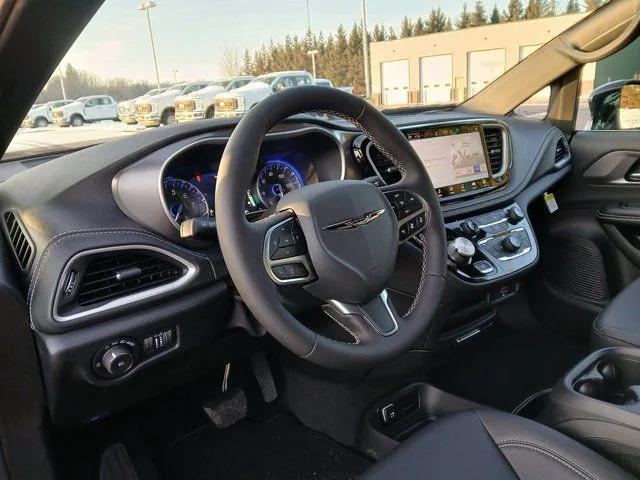 2026 Chrysler Pacifica Select AWD