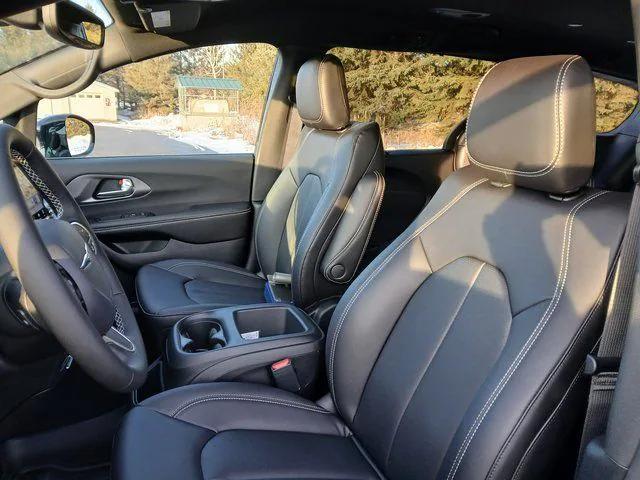 2026 Chrysler Pacifica Select AWD
