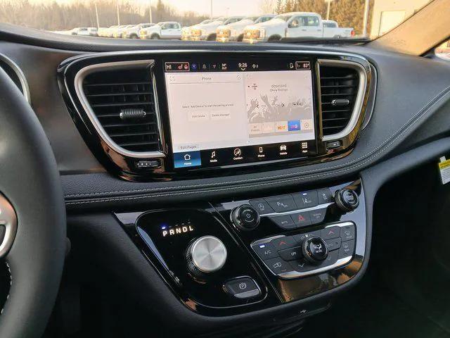 2026 Chrysler Pacifica Select AWD