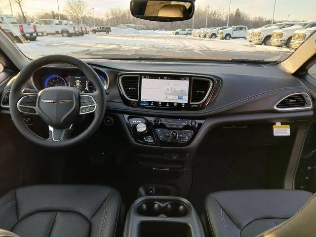 2026 Chrysler Pacifica Select AWD
