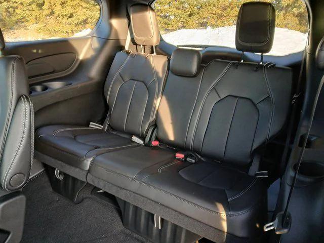 2026 Chrysler Pacifica Select AWD