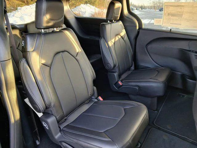 2026 Chrysler Pacifica Select AWD