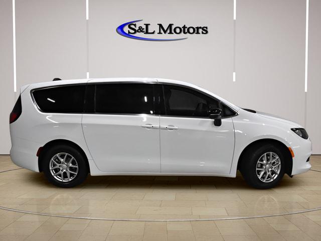 2026 Chrysler Voyager LX