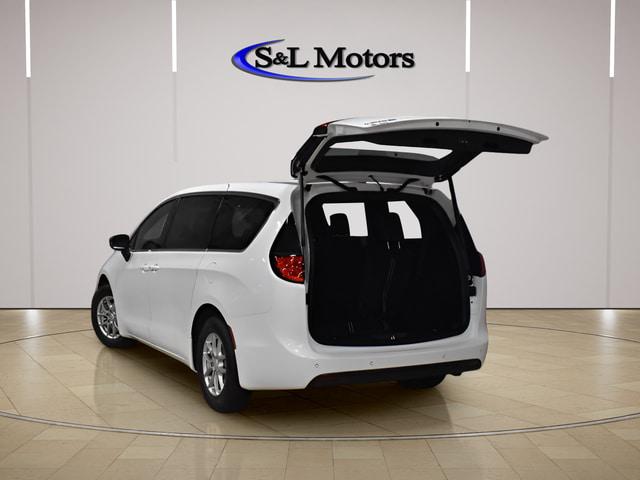 2026 Chrysler Voyager LX