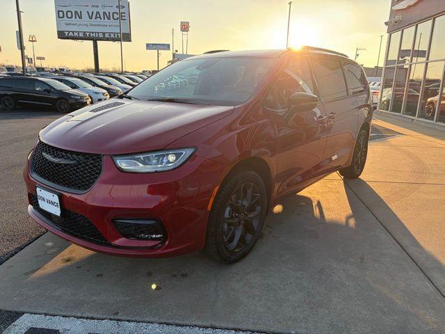 2026 Chrysler Pacifica PACIFICA SELECT AWD