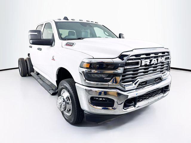 2026 RAM Ram 3500 Chassis Cab RAM 3500 TRADESMAN CREW CAB CHASSIS 4X4 60 CA 2026 RAM Ram 3500 Chassis Cab RAM 3500 TRADESMAN CREW CAB CHASSIS 4X4 60 CA