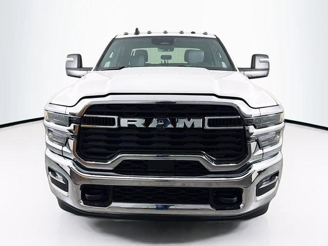 2026 RAM Ram 3500 Chassis Cab RAM 3500 TRADESMAN CREW CAB CHASSIS 4X4 60 CA 2026 RAM Ram 3500 Chassis Cab RAM 3500 TRADESMAN CREW CAB CHASSIS 4X4 60 CA