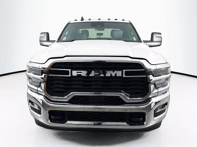 2026 RAM Ram 3500 Chassis Cab RAM 3500 TRADESMAN CREW CAB CHASSIS 4X4 60 CA 2026 RAM Ram 3500 Chassis Cab RAM 3500 TRADESMAN CREW CAB CHASSIS 4X4 60 CA