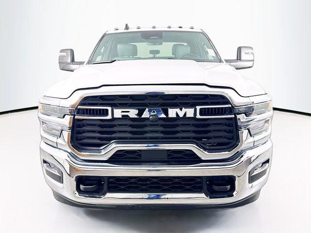 2026 RAM Ram 3500 Chassis Cab RAM 3500 TRADESMAN CREW CAB CHASSIS 4X4 60 CA