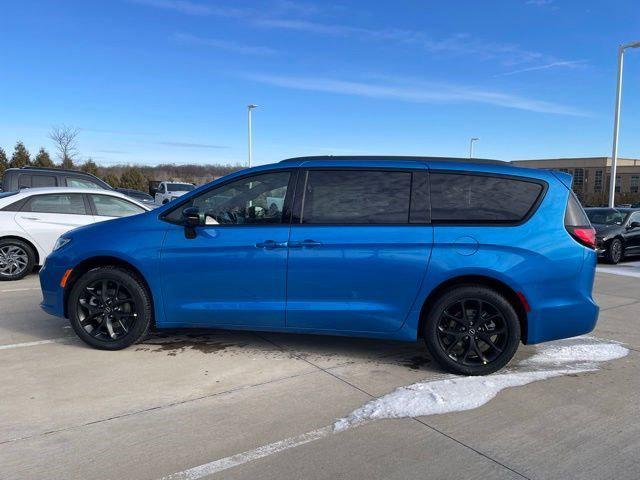 2026 Chrysler Pacifica PACIFICA SELECT AWD