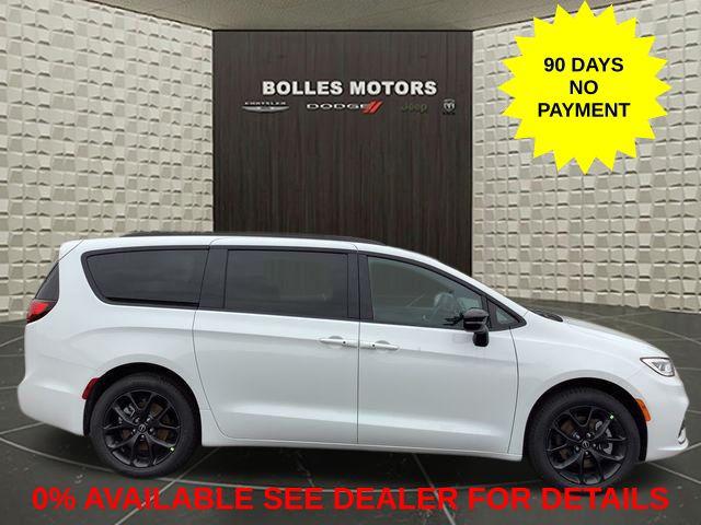 2026 Chrysler Pacifica Select AWD for sale in Ellington, CT