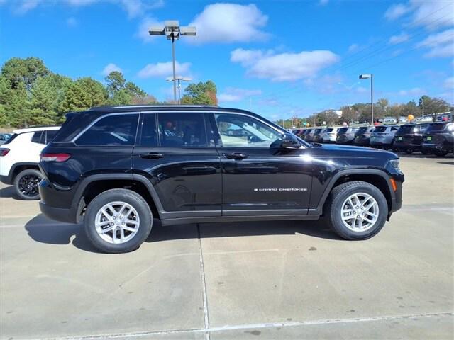 2023 Jeep Grand Cherokee Laredo 4x4